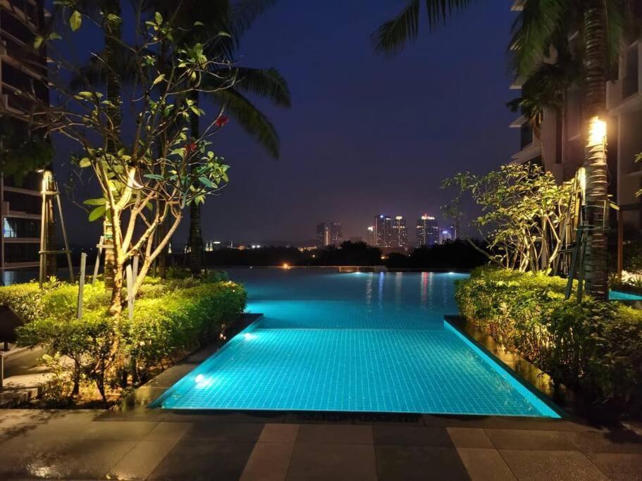 Apartment A2305 Grand Medini 100mbps Netflix By *