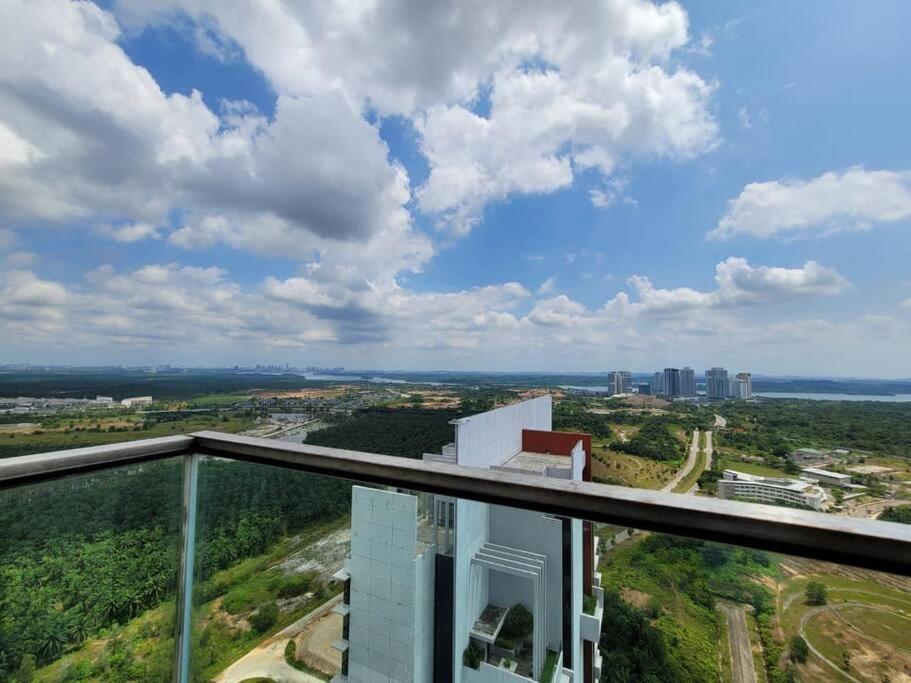 Apartment A2305 Grand Medini 100mbps Netflix By *